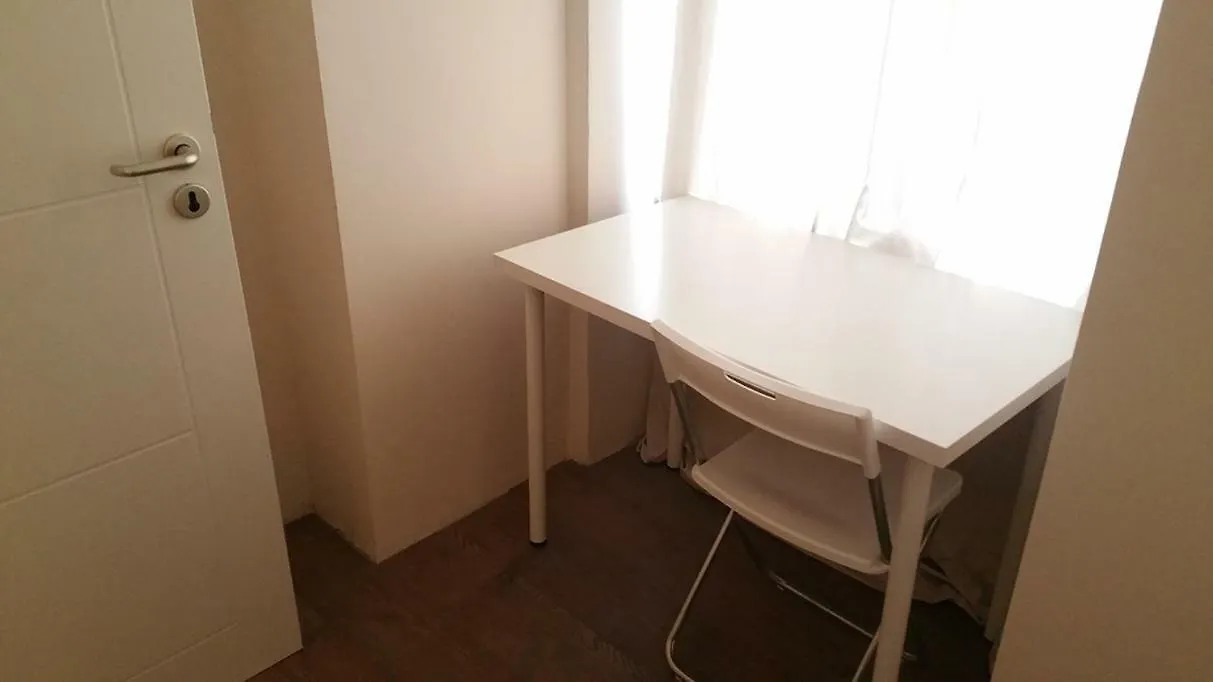 Lodgecity - Private Rooms B Berlin Hostel