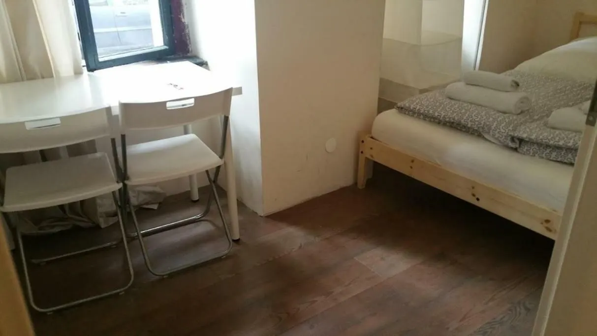 Hostel Lodgecity - Private Rooms B Berlin